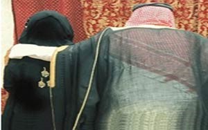 مسنان سعوديان يقترنان بشقيقتين عشرينيتين
