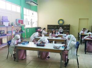 الطالبات اثناء تاديتهن الاختبار العملي﻿
