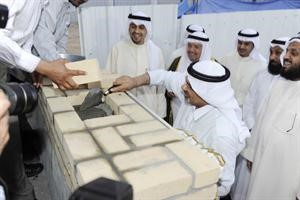 الوزير الشهاب يضع حجر الاساس لمشروع فهد الاحمد
