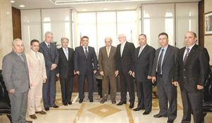 المدير العام للامن العام اللبناني اللواء عباس ابراهيم مستقبلا جمعية مراسلي الصحف العربية امس محمود الطويل
