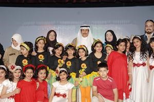 الشيخ دابراهيم الدعيج مع زهرات المدرسة﻿