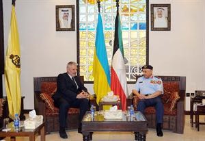 الفريق الركن خالد الجراح مستقبلا السفير الاوكراني﻿