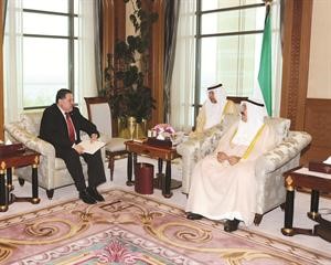 صاحب السمو الامير الشيخ صباح الاحمد مستقبلا ياسر محمود عباس﻿