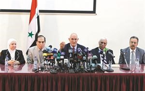 اللجنة العليا للانتخابات خلال اعلان نتائج مجلس الشعب امس 	رويترز﻿