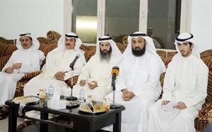 مانع العجمي ونايف المرداس وزيد العازمي خلال الندوة