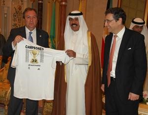  وفانيلة بطل الليغا لسمو ولي العهد الشيخ نواف الاحمد