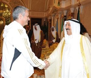 مورينيو يصافح سمو الامير﻿