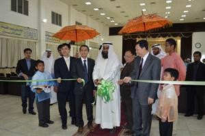 طارق العيسى مفتتحا المعرض الخاص بملتقى الجاليات﻿