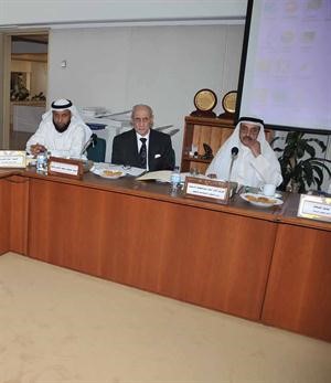 احمد الرجيب ووكيل وزارة الشؤون جمال الدوسري خلال الاجتماع