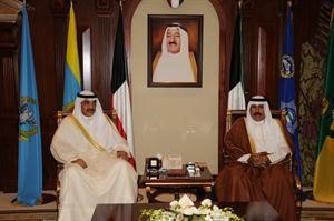 سمو ولي العهد الشيخ نواف الاحمد مستقبلا الشيخ صباح الخالد﻿