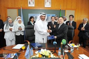 جانب من تبادل العقود بين معهد الابحاث والجانب الياباني	سعود سالم﻿