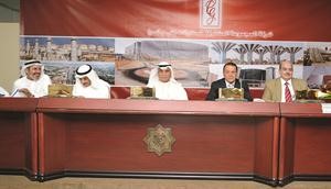 عبدالرحمن موسى المعروف مترئسا الجمعية العمومية للشركة وبجانبه دنبيل عبدالحليم فريال حماد
