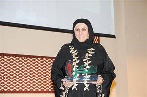 الشيخة اوراد الجابر تتسلم الدرع
