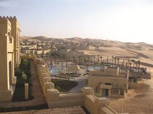 قصر السراب.. تحفة معمارية فريدة في صحراء أبوظبي