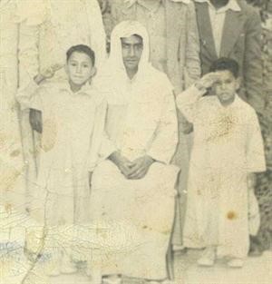 طارق ادريس الاول من اليسار مع صلاح ومصبح المقبالي من عمان