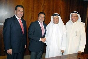 لقطة جماعية عقب توقيع الاتفاقية