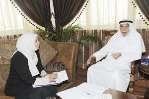 د خالد المذكور متحدثا للزميلة ليلى الشافعي﻿