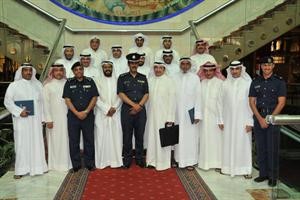المشاركون في الحلقة النقاشية ﻿