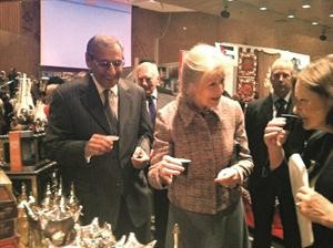 السفير خالد الدويسان خلال مشاركته في المعرض﻿