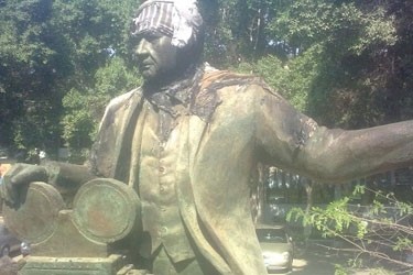تمثال محمد كريم