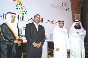 خالد خليل وعبدالرحمن الصانع وعدد من الحضور