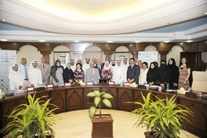 عبداللطيف البدر متوسطا المكرمين في الحفل هاني عبدالله
