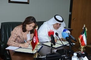 عبدالعزيز الخالدي وسعيدة حشيشةخلال توقيع الاتفاقيةقاسم باشا
