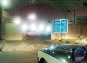 سجين يمطر رائداً في «المركزي» بعبارات خادشة عبر «تويتر»