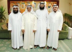 دابراهيم الدعيج مع وفد تعاونية الاحمدي