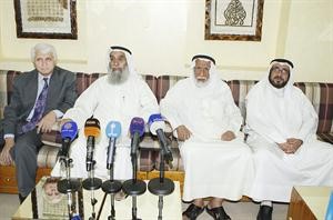 عبدالله العتيقي متحدثا خلال المؤتمر الصحافي
