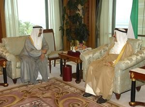 صاحب السمو الامير الشيخ صباح الاحمد مستقبلا جاسم الخرافي﻿