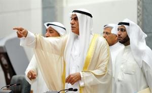 الرئيس احمد السعدون يامر الحرس باخراج عباس الشعبي من القاعة 	متين غوزال﻿