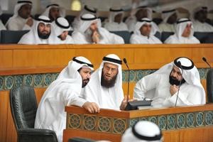 خالد السلطان متوسطا دفيصل المسلم ودوليد الطبطبائي﻿