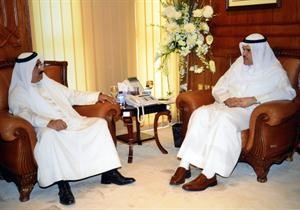 الشيخ سلمان الحمود مستقبلا السفير سعود الرومي
