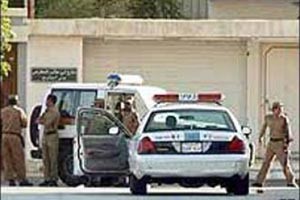 الشرطة تلاحق مراهقين اقتحموا ثانوية بنات ليلاً و سجلوا عبارات غرامية!