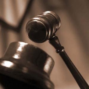 محاكمة امرأة أسترالية قضمت لسان صديقها وكادت تقطعه