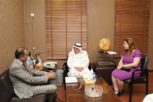 برجس البرجس اثناء اجتماعه مع الممثل الاقليمي لمفوضية شؤون اللاجئين