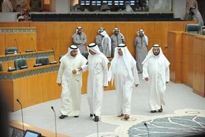 دمحمد الهطلاني ومسلم البراك ومناور ذياب ودخالد شخير اثناء دخولهم القاعة