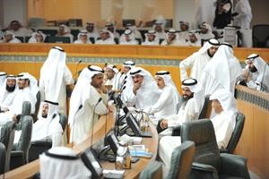 النواب في انتظار الحكومة داخل القاعة
