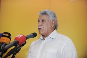 الكابتن حسن شحاتة ملقيا كلمته