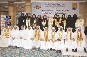 متعب العتيبي وتماضر السديراوي يتوسطان المكرمين في الحفل﻿