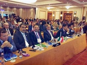 الشيخ دطلال الفهد وفيصل الدخيل وحسين المسلم اثناء الاجتماع
