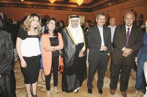 السفيران البحريني والايراني مع عدد من الصحافيين اسامة ابو عطية
