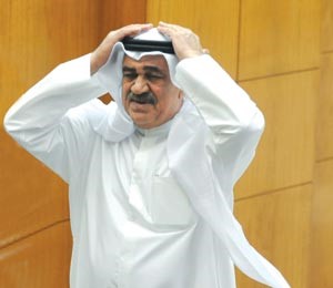 الشمالي مغادرا القاعة بعد اعلان استقالته متين غوزال