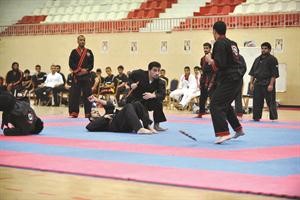 احمد النقي يستعرض مهاراته في الساي جيتسو	سعود سالم﻿