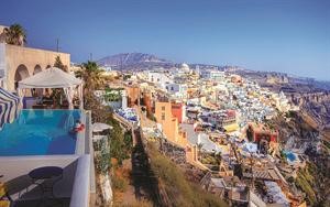 الجزيرة تحتوي على مجموعة كبيرة من الفنادق الفاخرة 