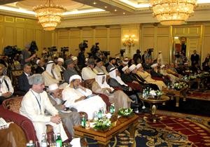 كبار الحضور خلال حضور الافتتاح﻿
