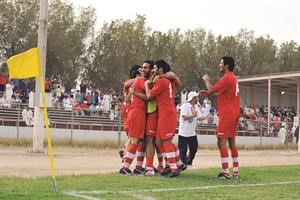 فرحة لاعبي الصليبخات بالتاهل للدوري الممتاز 	سعود سالم﻿