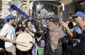 احتفالات في الضاحية الجنوبية بعد اعلان خبر اطلاق سراح الموقوفين في حلب﻿