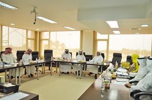 لقطة عامة للمشاركين في الحلقة النقاشية
